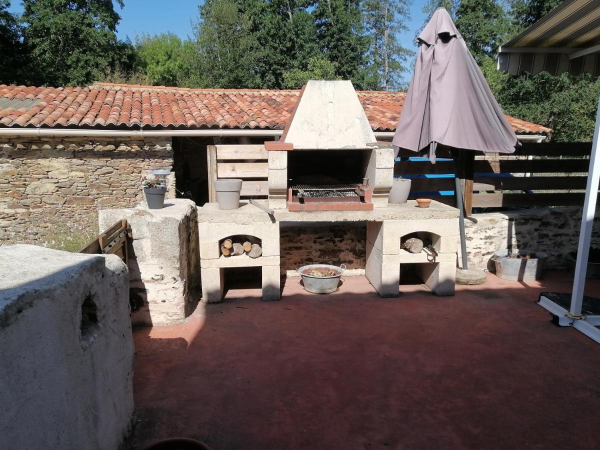 Chambres D'Hotes "La Source" Mareuil-sur-Lay Exterior photo